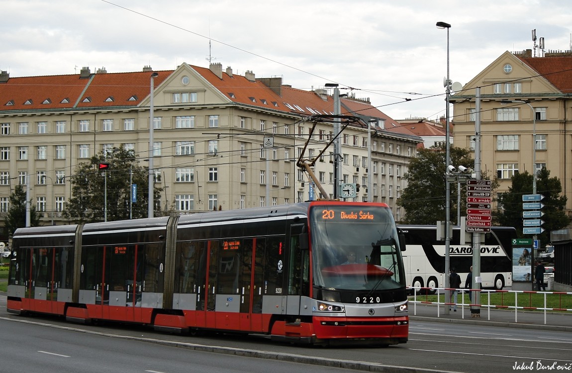Škoda 15T Praha #9220