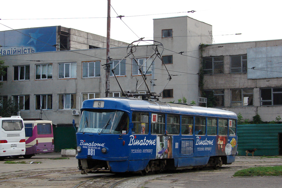 Tatra T4SU #881