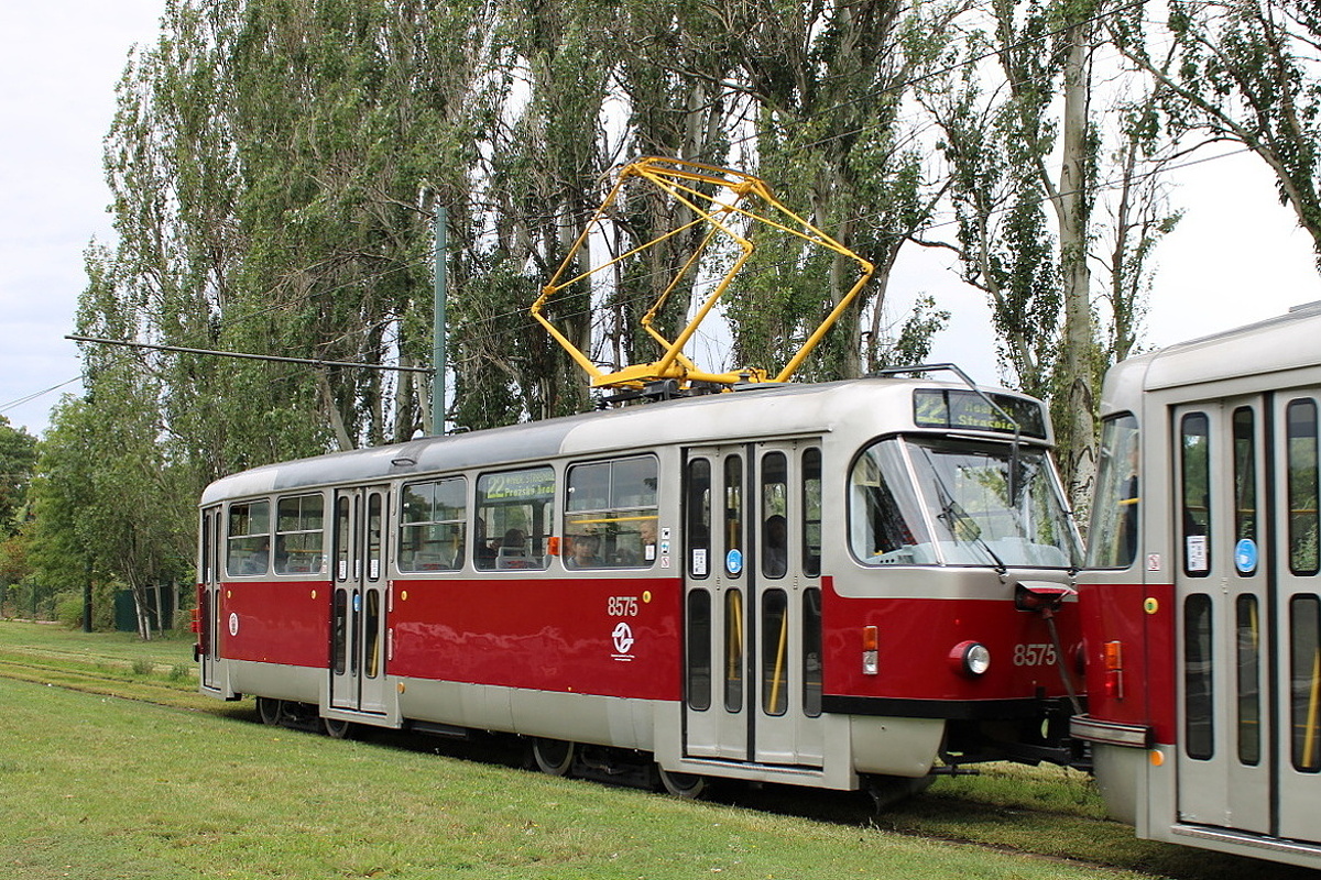 Tatra T3 #8575